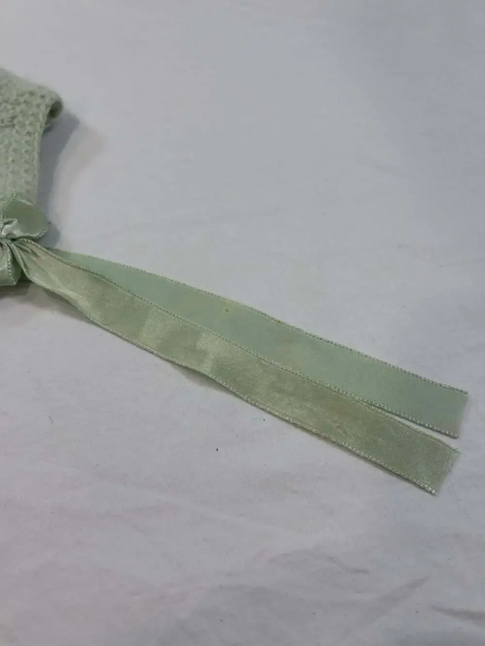 Vintage Handmade Green Knit Baby Bonnet Hat w/ Satin Ribbon Ties Bow One Size